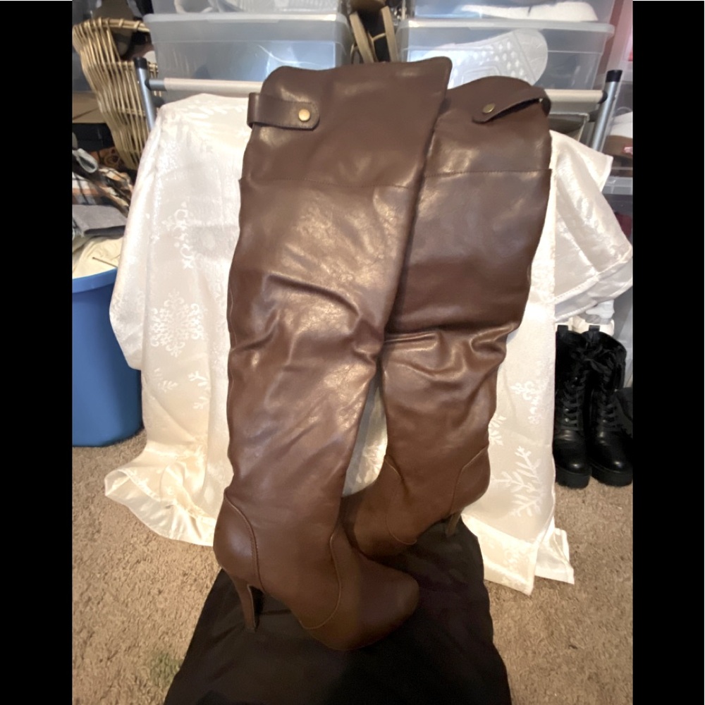 Over the knee leather boots